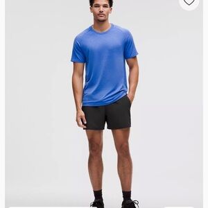 NWOT Men's Black Performance Shorts 5’